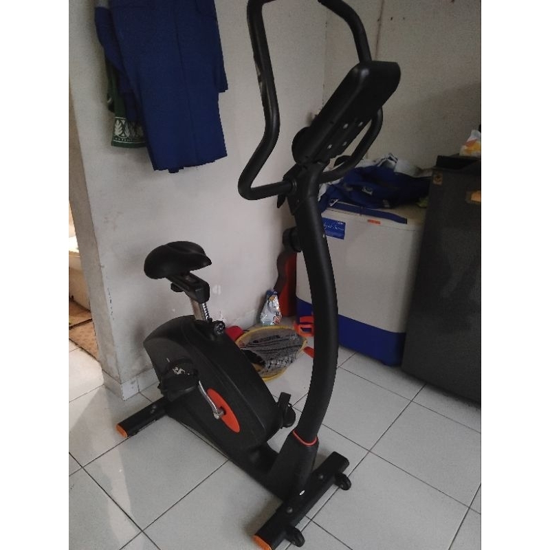 Sepeda statis X2FIT Ergobike B900