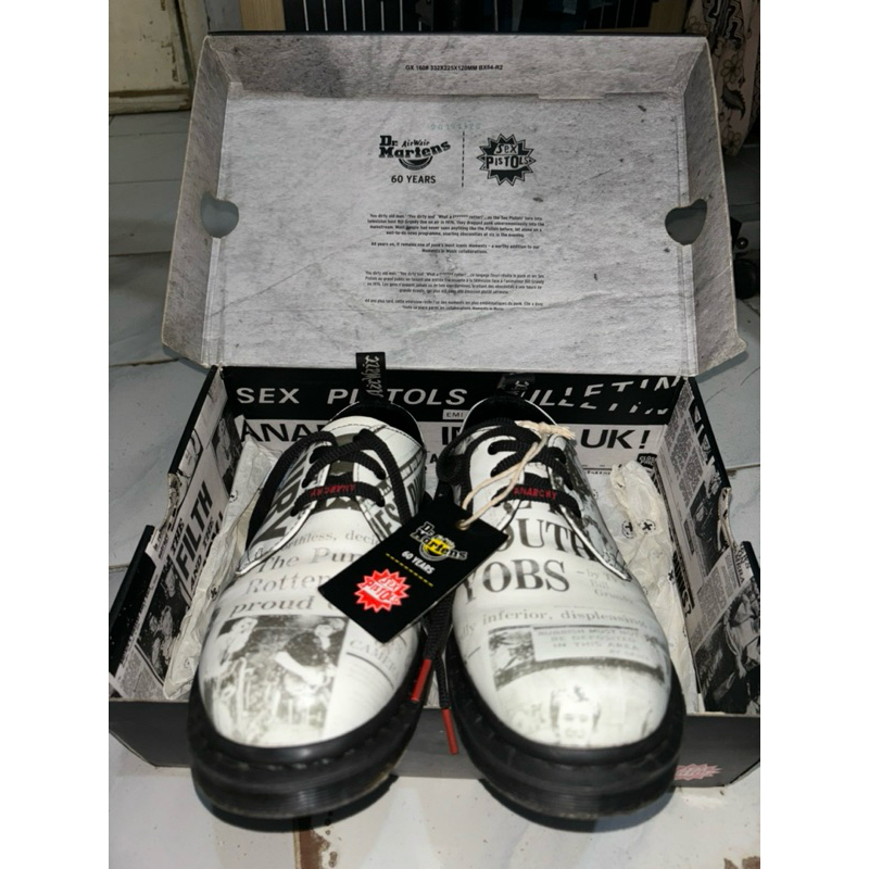 Dr.Martens 1461 SEX PISTOLS BLACK+WHITE. 25928009. NEWS BACKHAND