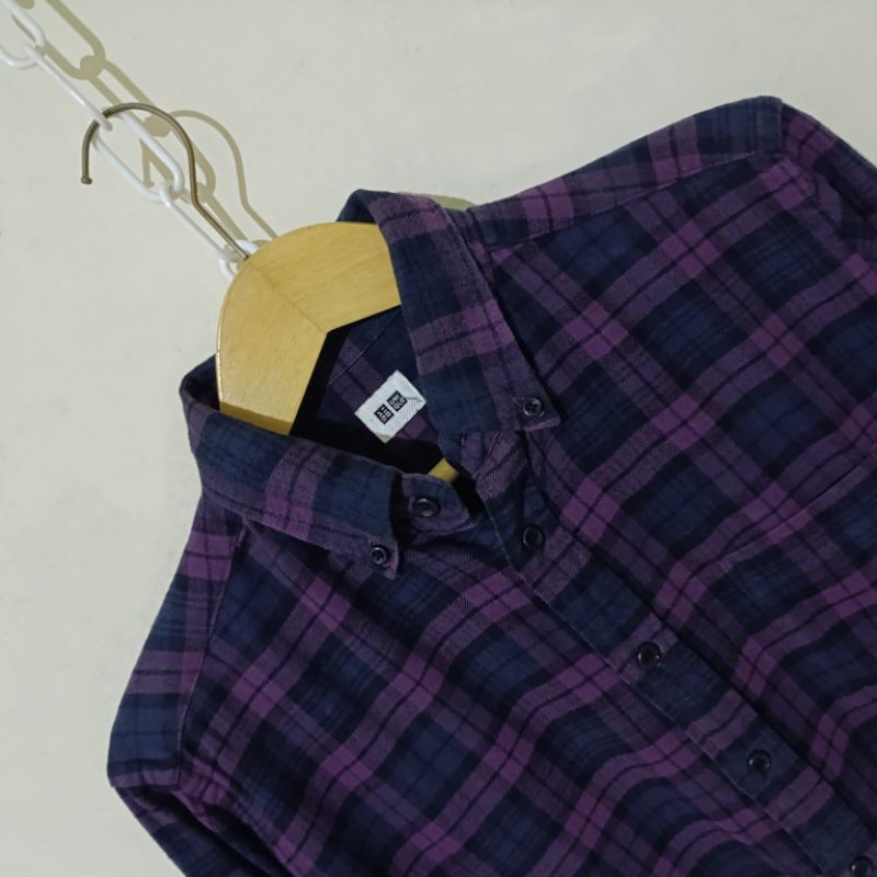[Flannel Uniqlo] Kemeja Flanel Plaid Button Down Long Sleeve Shirt Ungu Navy Size S Fit to M
