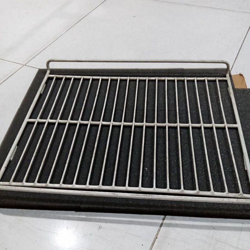 Rak ambalan showcase original Gea