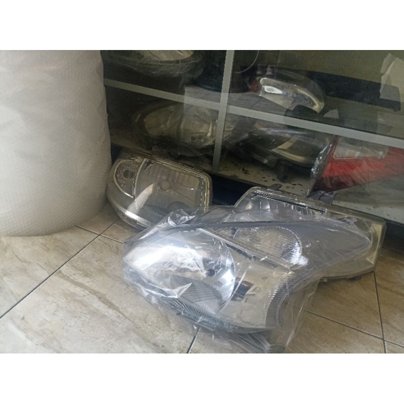 Headlamp avanza veloz 2012