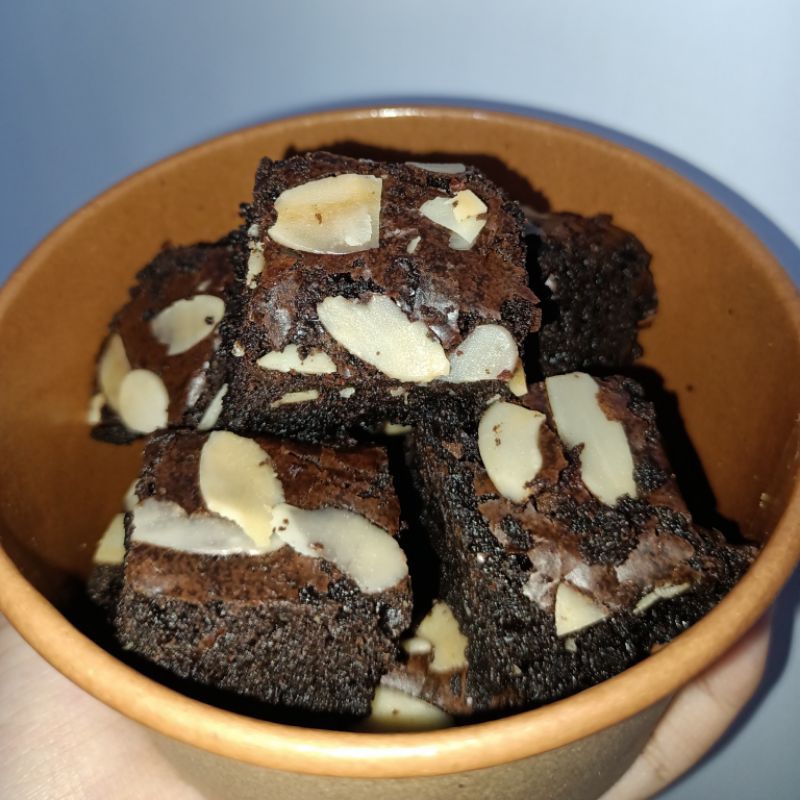 

Choco Classic Brownies by Cakeiyya