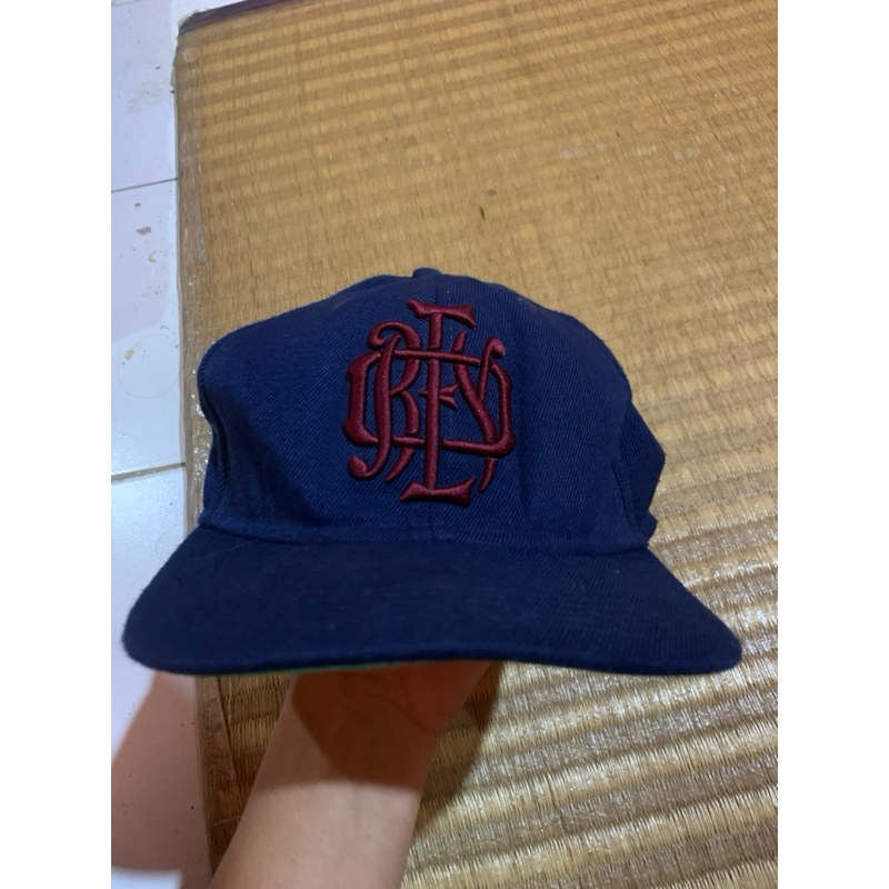 Topi Obey Original