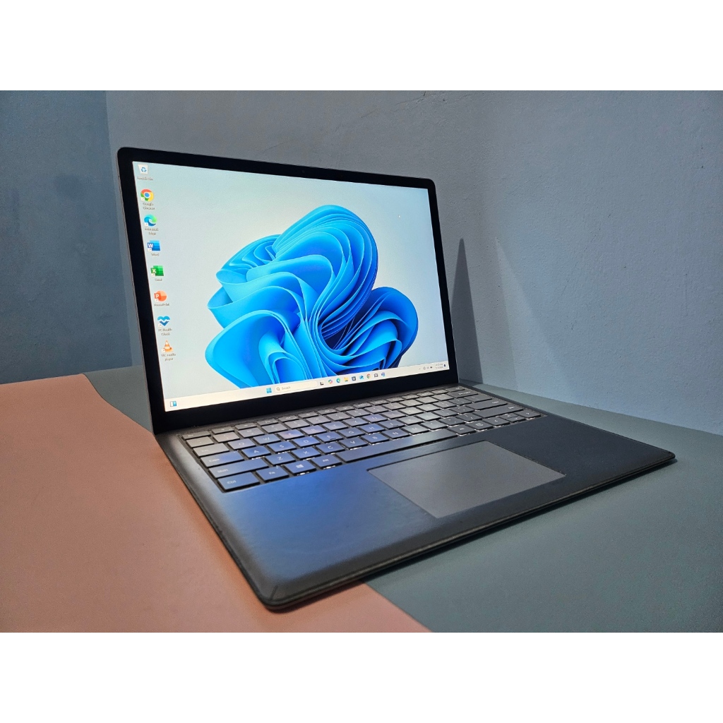 Microsoft Surface Laptop 2 Core i5-8350U Touchscreen Windows 11 Mulus