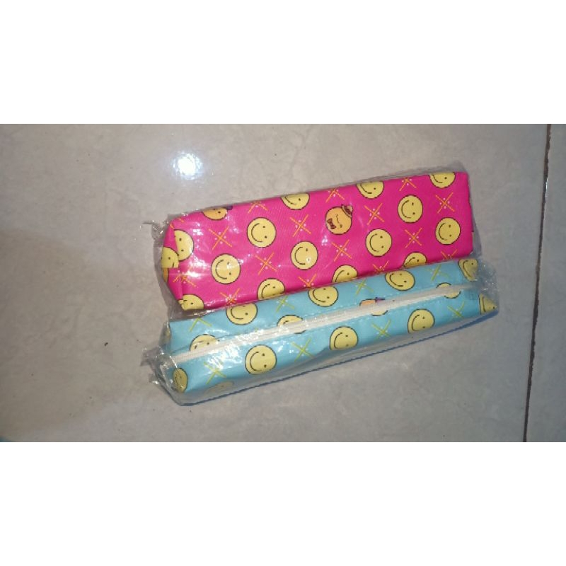 

TEMPAT PENSIL SMILEY
