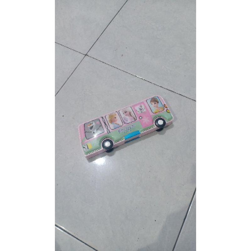 

TEMPAT PENSIL FROZEN
