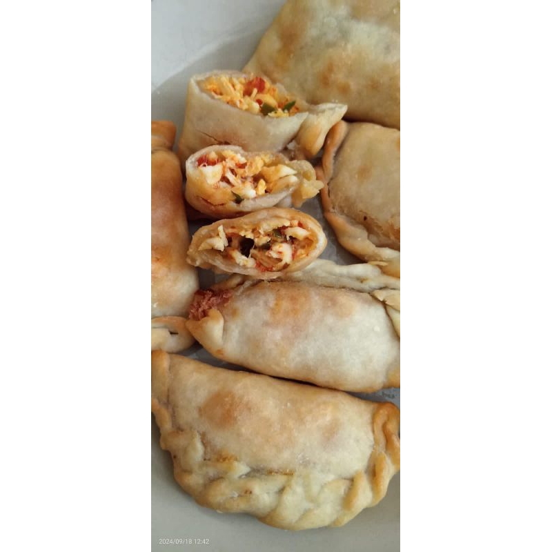 

cireng isi ayam suwir pedas