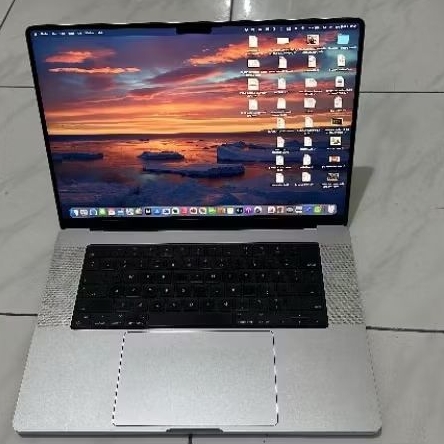 Macbook Pro M1 Pro 16inch 16GB/512Gb Silver Ex Garansi inter bekas