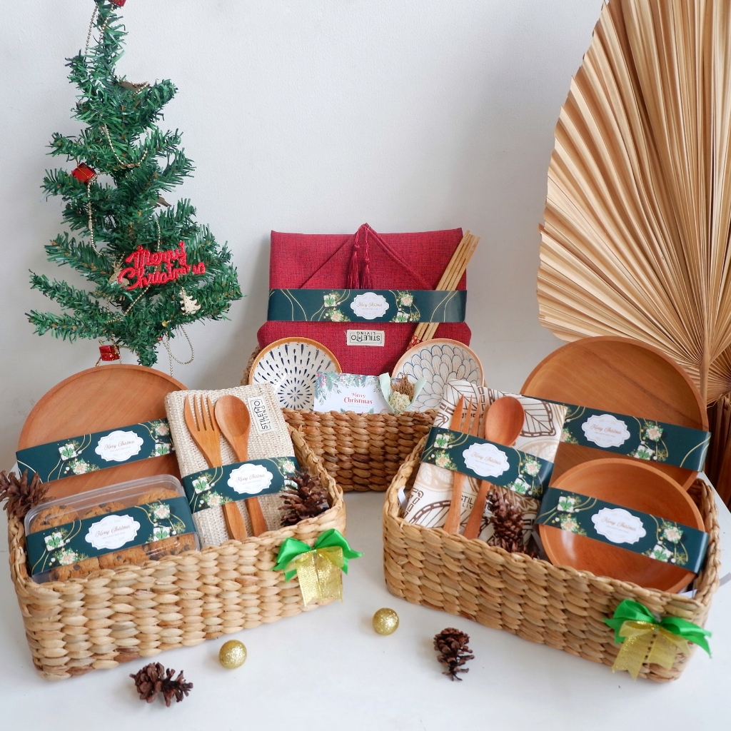 

Christmas Hampers Premium - Paket Kado Natal Tahun Baru Eksklusif (Kemasan Keranjang Basket)