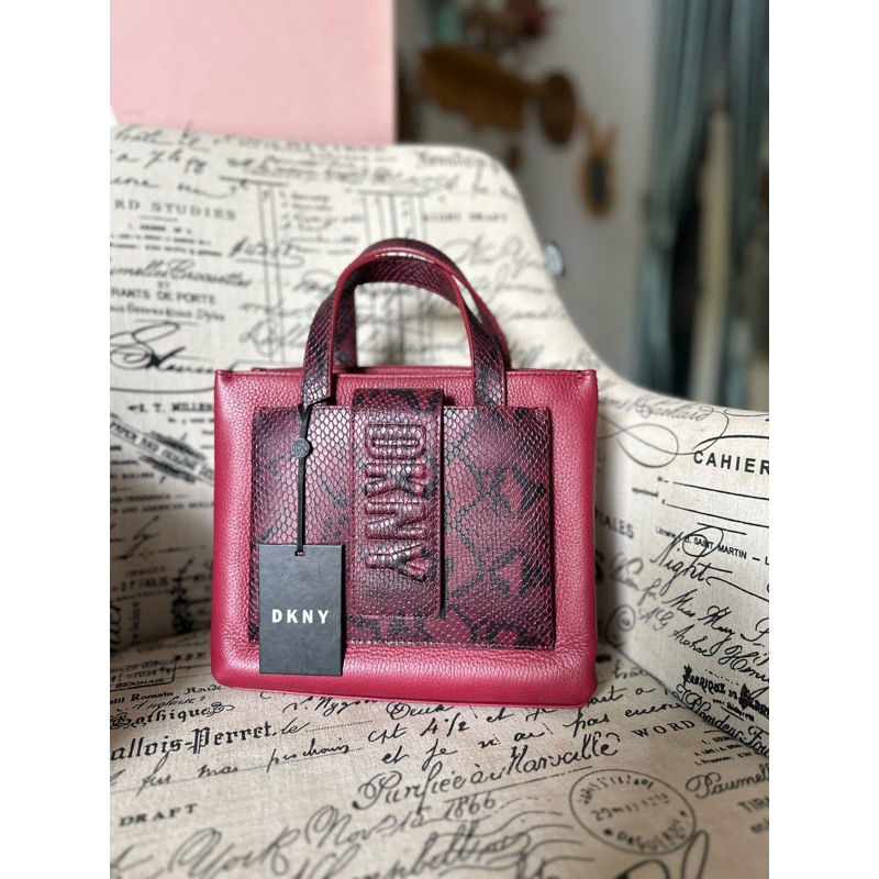 tas dkny