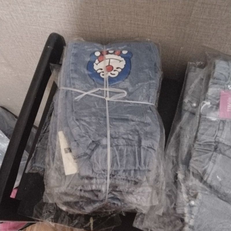 

JEANS ANAK UKURAN KECIL HANYA 45.000