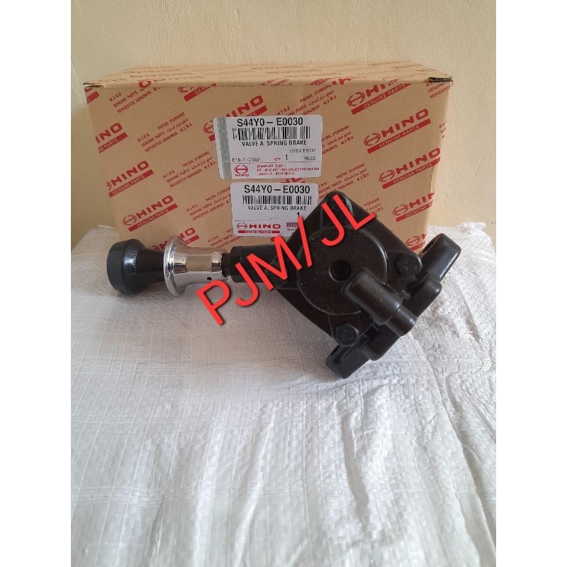 BRAKE VALVE REM TANGAN VALVE SPRING BRAKE HINO 500 HINO LOHAN 260JD ORIGINAL