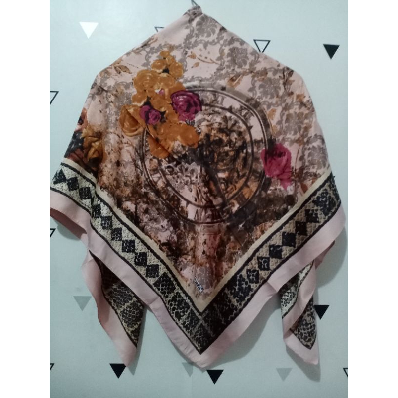 Hijab Segi Empat Satin Dusty Pink Preloved
