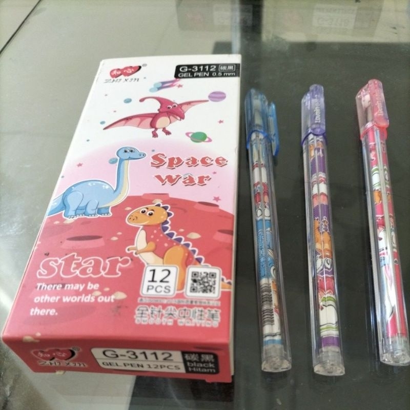 

PEN GEL HITAM/1KOTAK ISI 12BIJI:G-3118/G-3112/G-3102/G-3099.Ballpoint Pilot BPPT HITAM/1Kotak isi 12.STABILO BOSS Art no 70/24warna hijau kekuningan