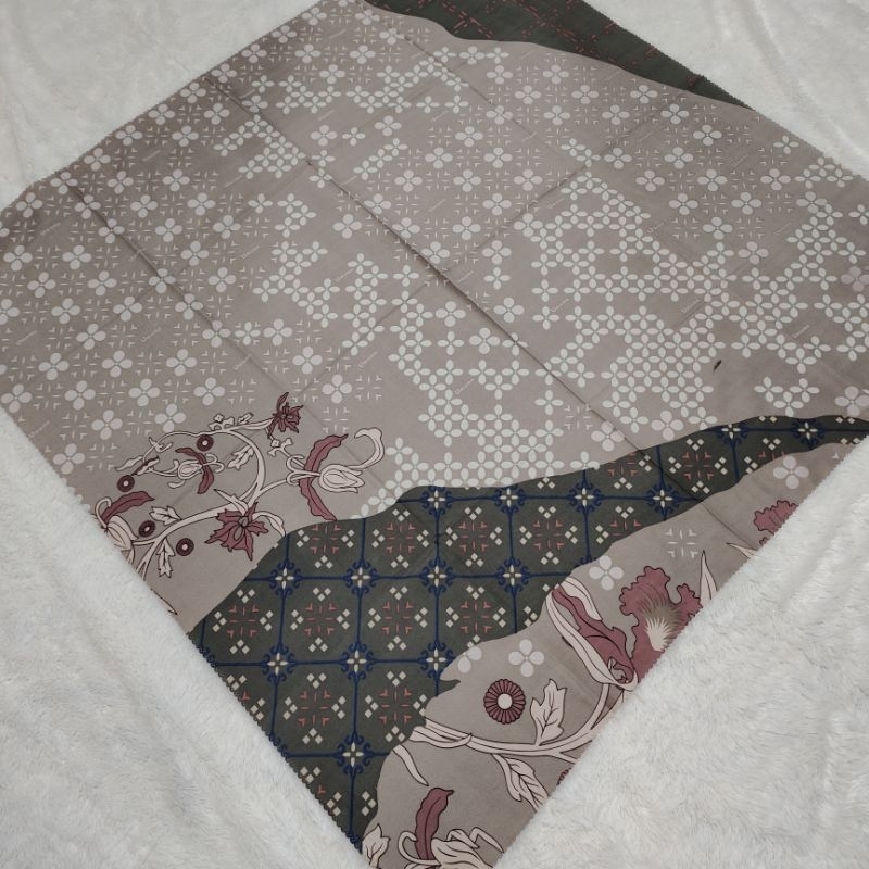 UMAMA scarves / umama / voal umama / umama voal / hijab / kerudung / segi empat / pashmina / syal / 