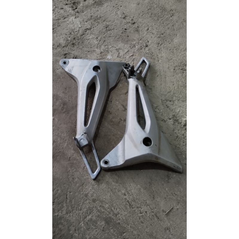 Dudukan Step - Plat Foot Step Belakang Supra Fit New Original