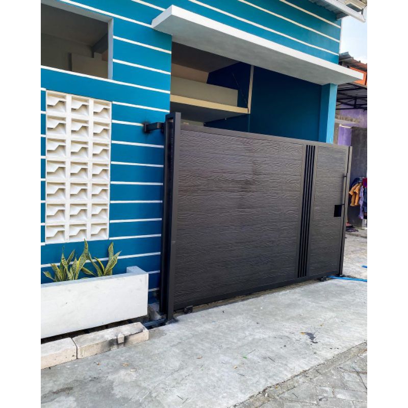 pintu pagar dorong Wood plank