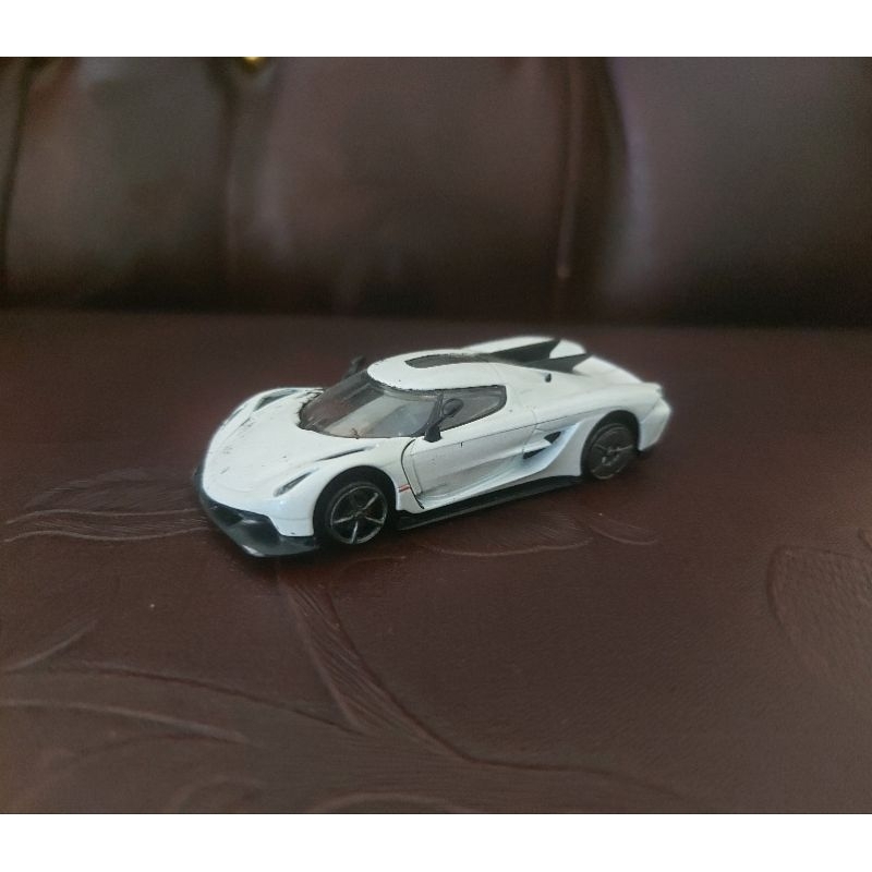 Poster Cars 1/64 Koenigsegg Jesko Absolute white