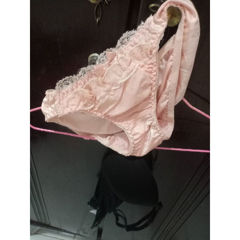 Celana Dalam Aroma Khas Wanita