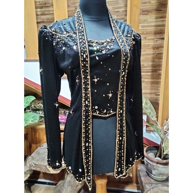 Atasan kebaya bludru, atasan kebaya pengantin bludru.