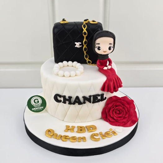

CAKE TEMA FIGURE DAN TAS / CAKE ULANG TAHUN
