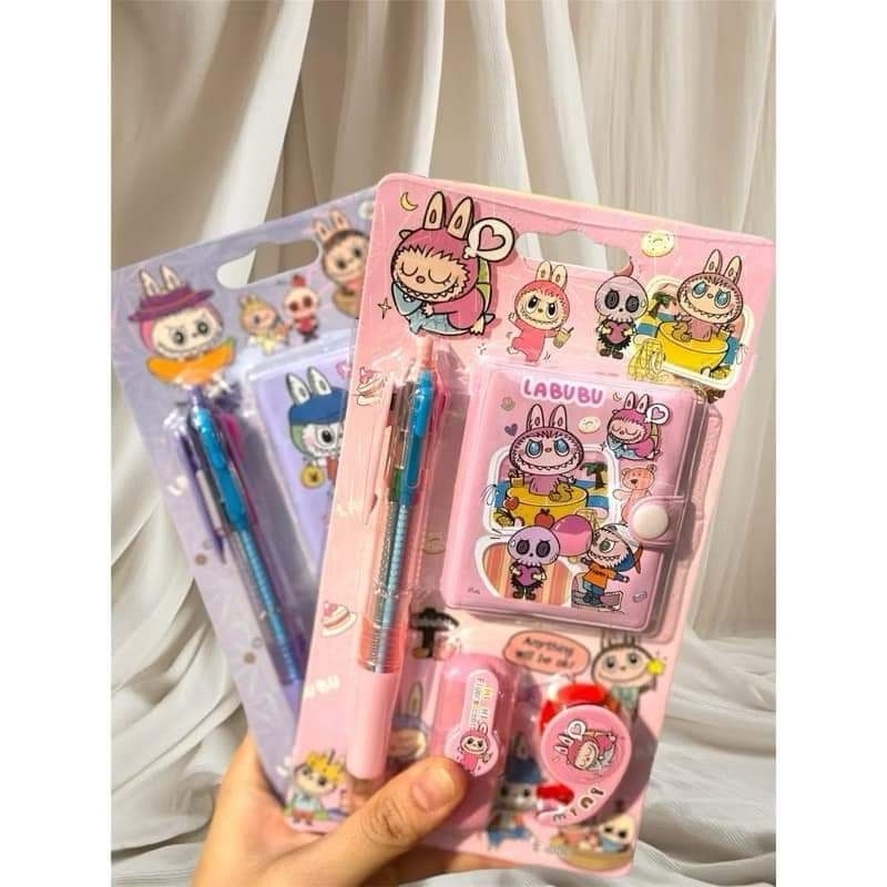 

BUKU PULPEN SET LABUBU NOTE BOOK LABUBU SET PULPEN BOOK STIKER SPIDOL UNGU HIJAU PINK BIRU