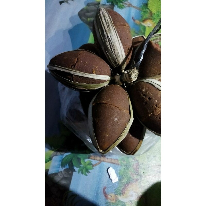 

SEPASANG atau 2batok GULA AREN/ GULA KAUNG ASLI LEBAK BANTEN