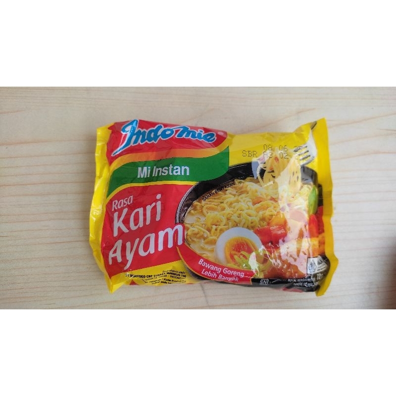 

mie instan rebus Indomie rasa kari ayam