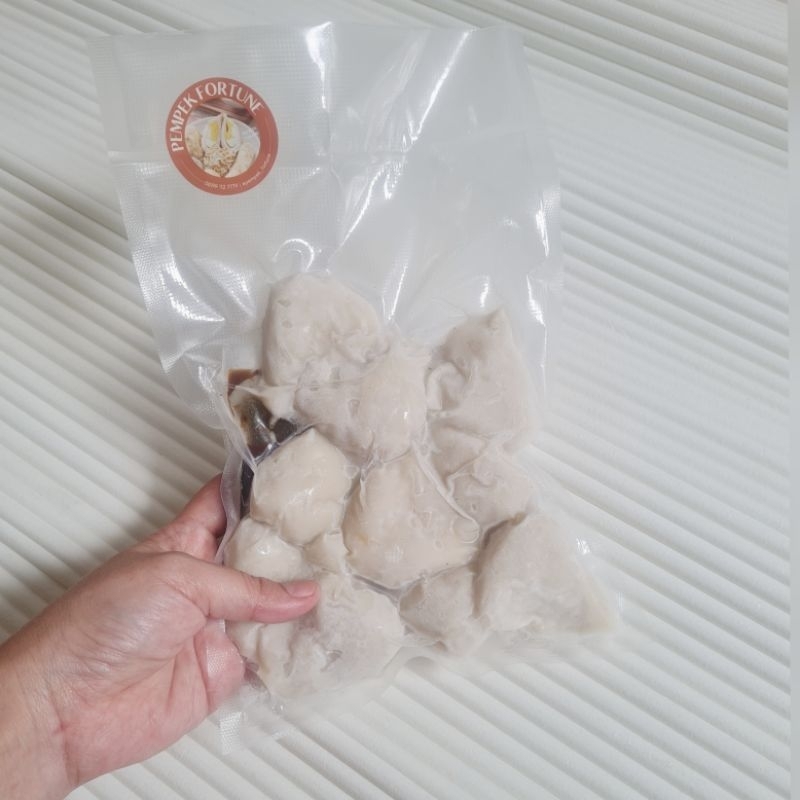 

Pempek TELUR Ikan Tenggiri 10 Pcs FROZEN