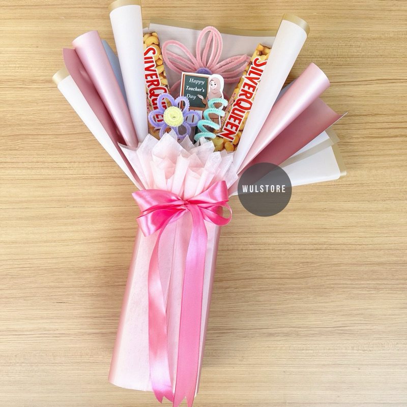 

Buket Coklat Silverqueen / Buket Coklat Hari Guru / Buket Coklat Murah