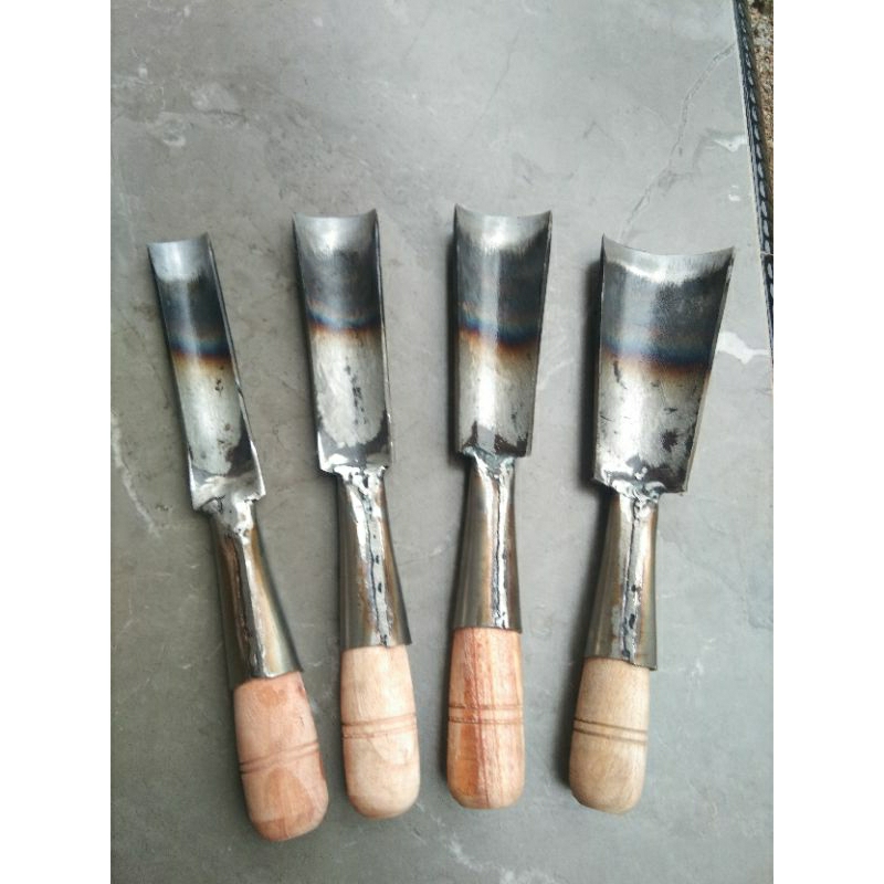 PAHAT KAYU SETENGAH LINGKARAN