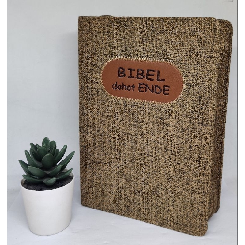 

SAMPUL BIBEL DOHOT ENDE MOTIF TIKAR " COKLAT