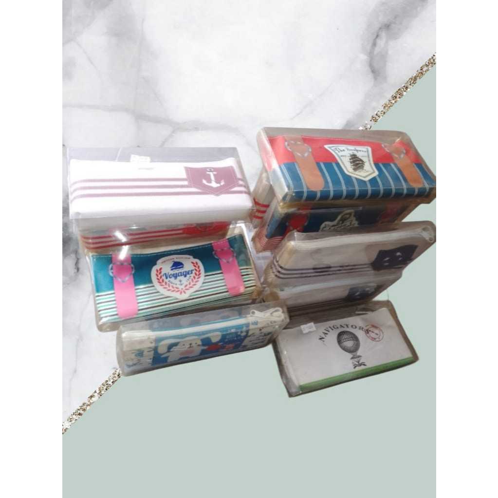 

Kotak pensil karakter kartun lucu
