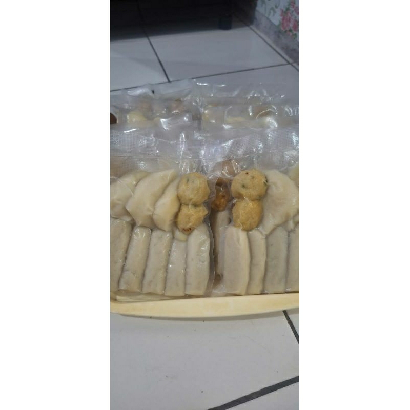 

Pempek ikan/premium asli ikan ekor kuning Lampung