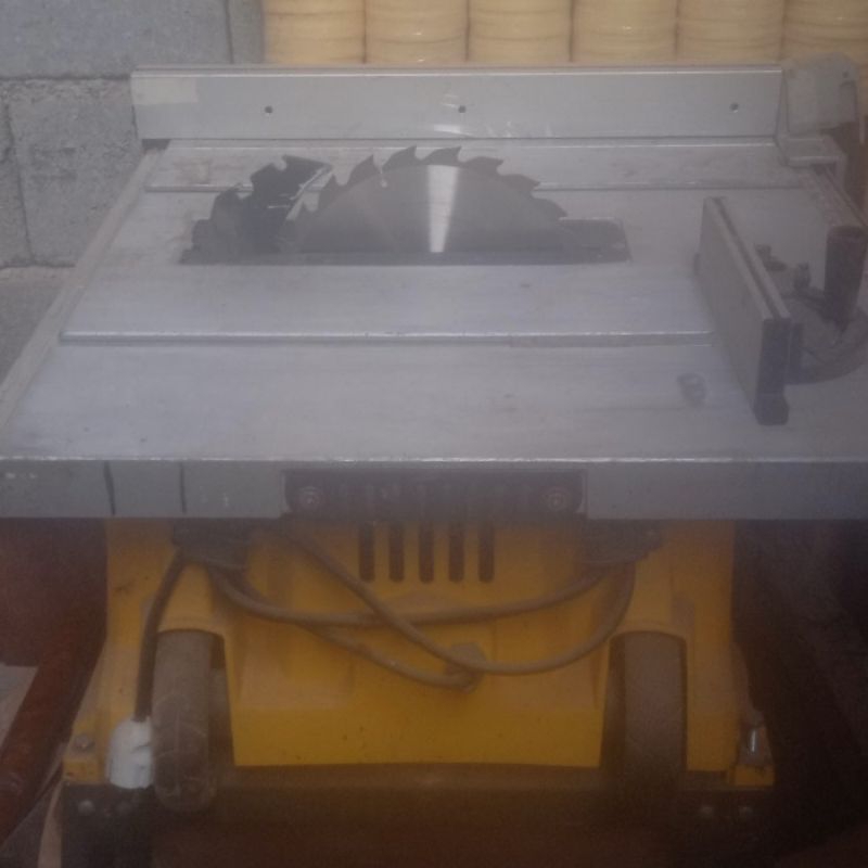 Table saw Stanley sst1810 bekas