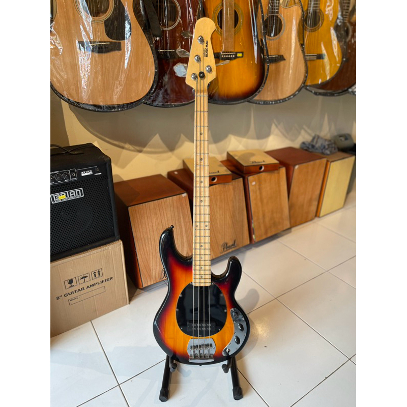 Gitar bass Ernie ball musicman