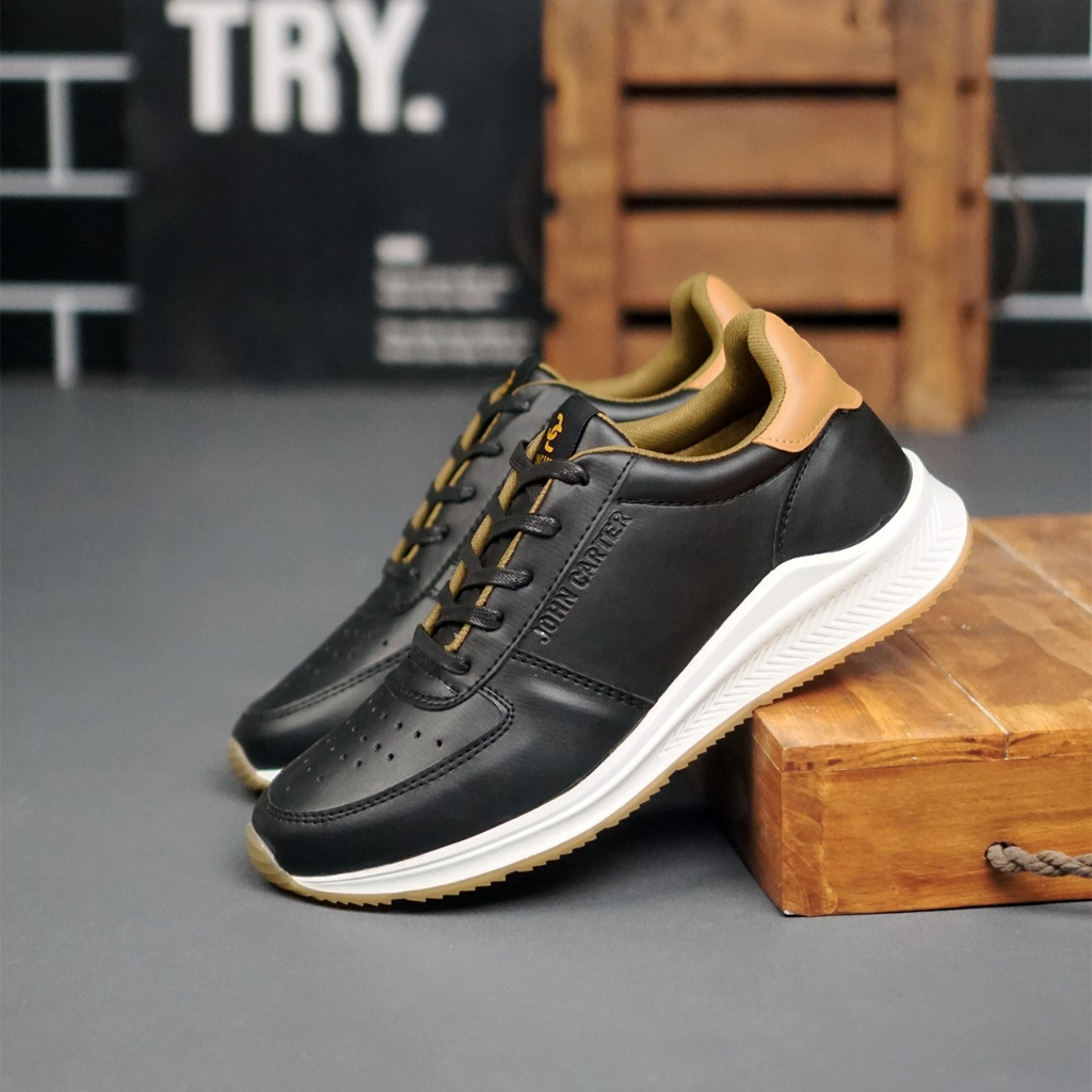 DENNAY Lamborn Sepatu Sneakers Pria Hitam Sepatu Kerja Harian Casual Kantor Keren