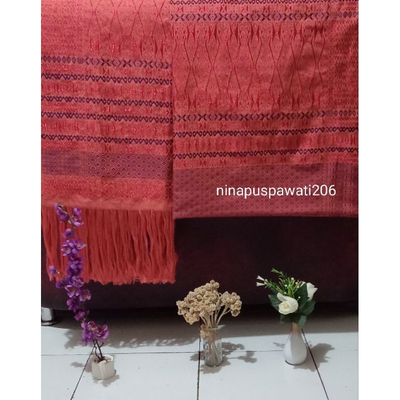 kain songket ulos tumtuman berkualitas tinggi dengan bahan benang pilihan dan dibuat dengan tenun as