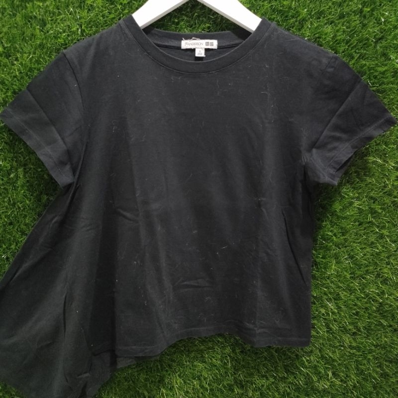 Kaos uniqlo/ Crop uniqlo