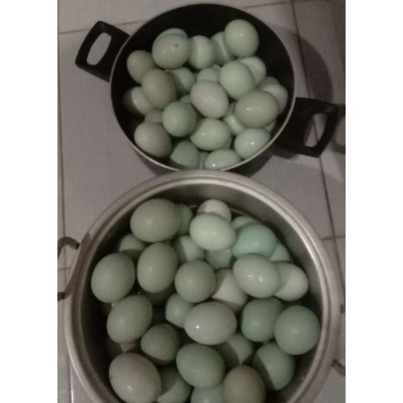 

Telur Asin tradisional. Diolah dari tanah liat, bata, garam dll