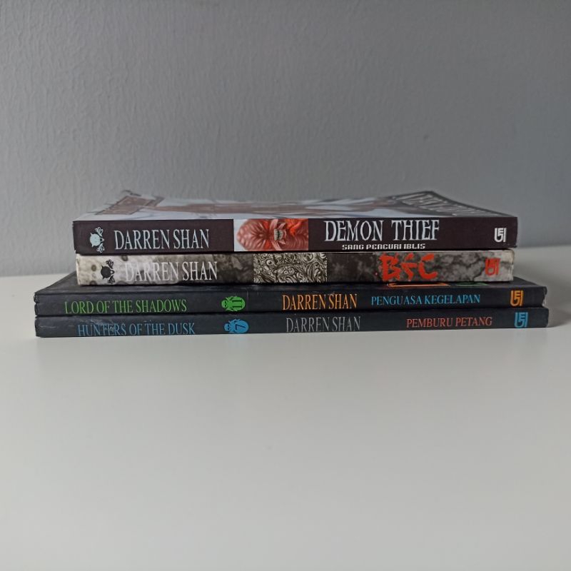 Novel Darren Shan Demon Thief, BEC, Hunters of Thr Dusk vol 7, Lord of The Shadows vol 11 (secondhan