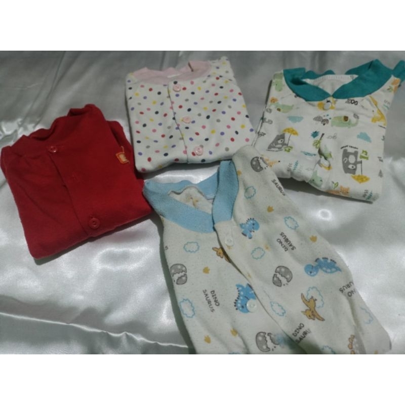 Preloved Baju dan Perlengkapan Bayi Set Baju Bedongan Gendongan Sleepsuit Baju Kodok Kardigan Selimu