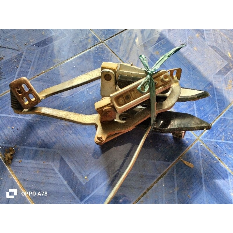 step depan Vixion old