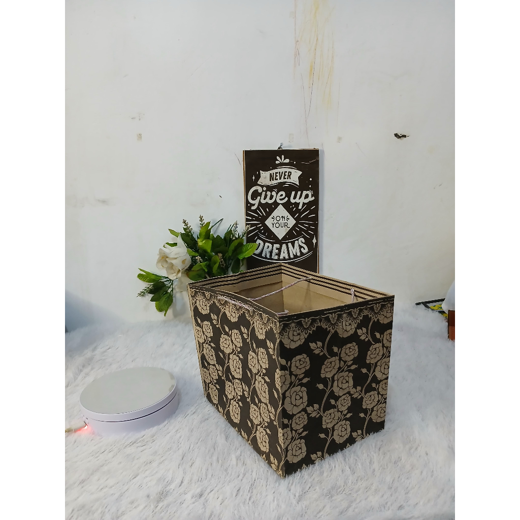 

PAPER BAG//TAS_KERTAS_UKURAN_22X19X16//R7 BATIK