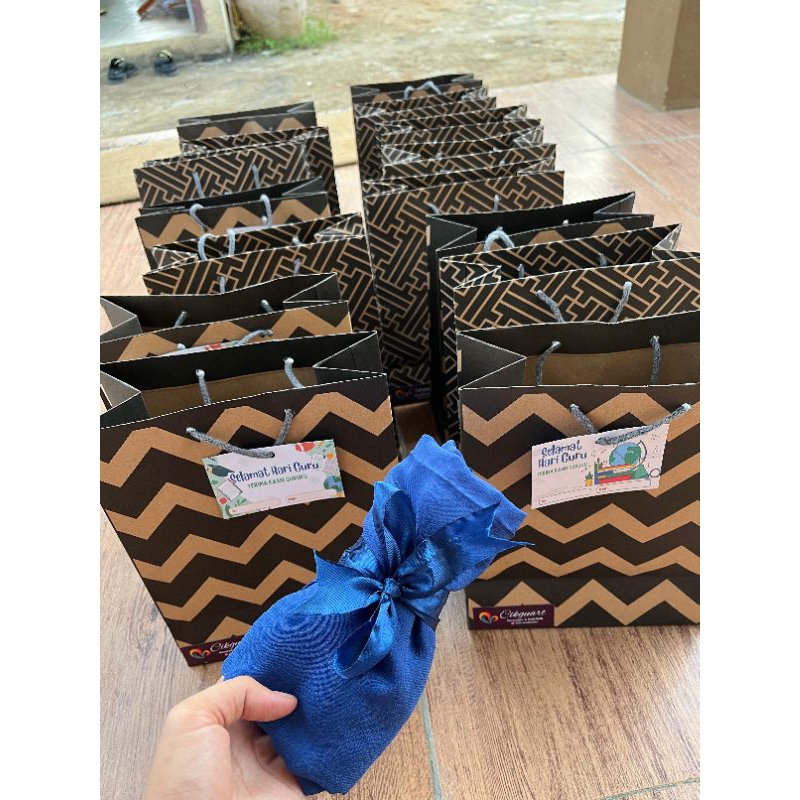

paperbag + jilbab + kartu ucapan