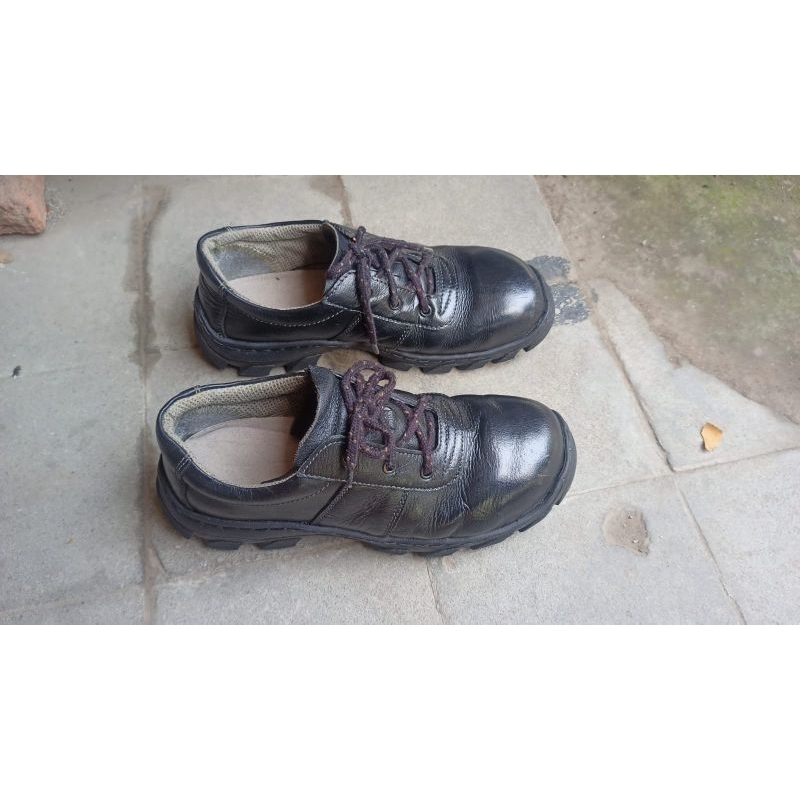 sepatu safety pendek kulit Kings 43 second