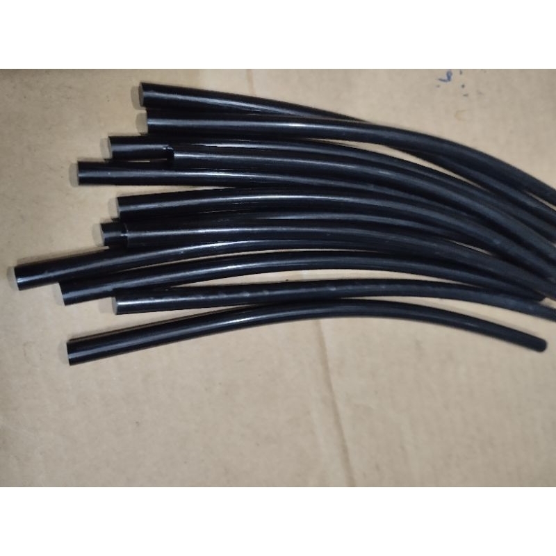 

lem glue stik, ada 3 varian warna hitam dan putih kecil dan putih besar