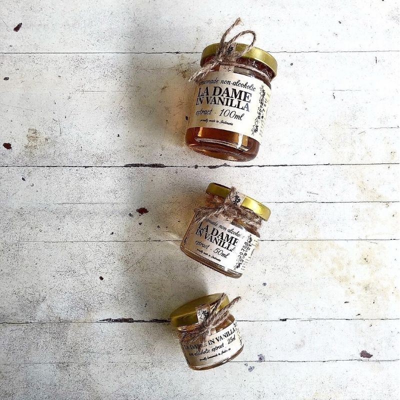 

VANILLA EXTRACT NON ALCOHOL HALAL MUI - LA DAME IN VANILLA