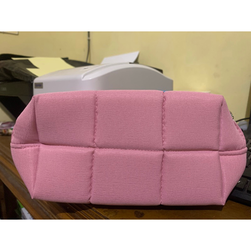 

Tempat Pensil Serbaguna Pouch Penyimpan Makeup dan Pensil