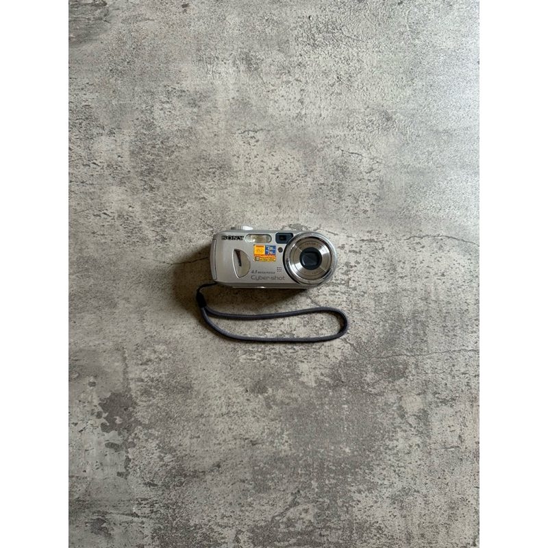 SONY  CYBERSHOT DSC - P73